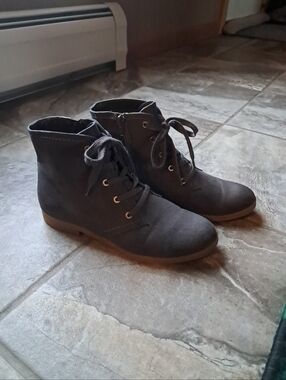 Ladies indigo rd. Charcoal Gray Faux Suede Leather Ankle Boots Sz. 8M